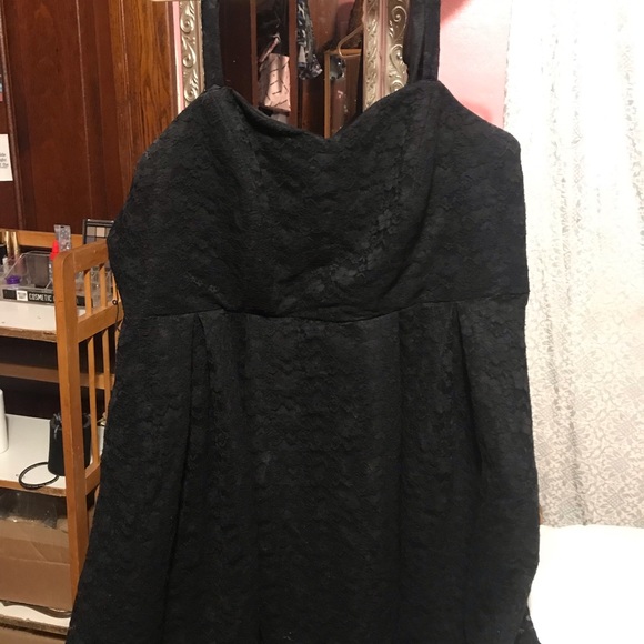 Plus size mini strap black dress - Picture 3 of 5